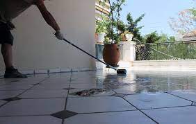 عازل مائي للأسطح المبلطة